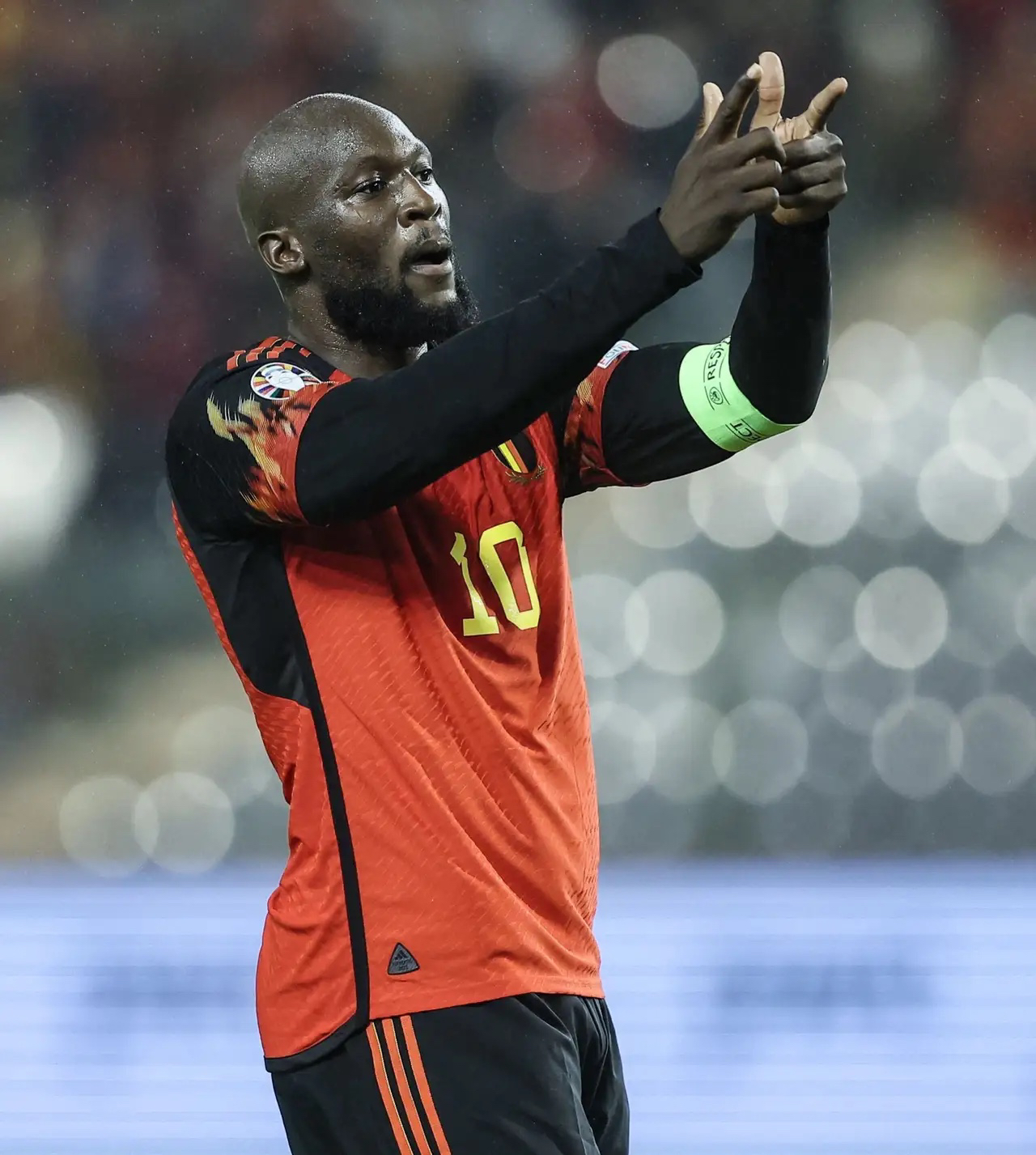 包含欧超杯赛程吃紧，皇家社会赛前回应争议，质疑声仍在，球队文化再被提及的词条